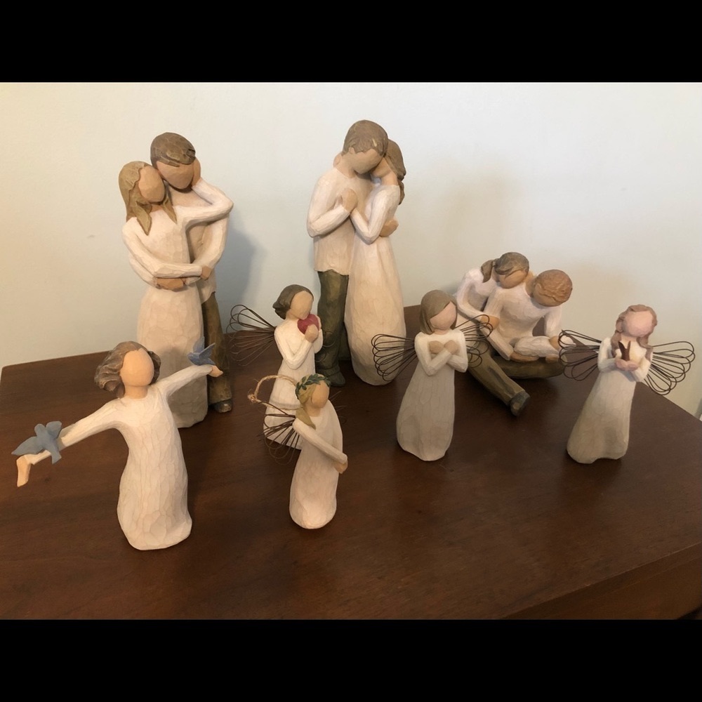 Set of 8 Willow Tree Figures (3 large and 5 small). EUC.